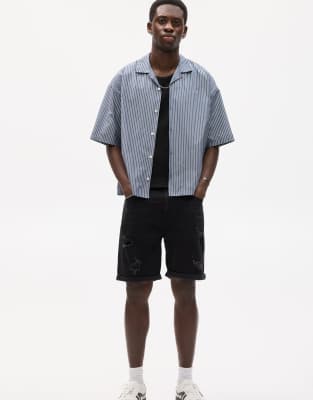 Pull&Bear - Pantaloncini bermuda in denim neri con strappi