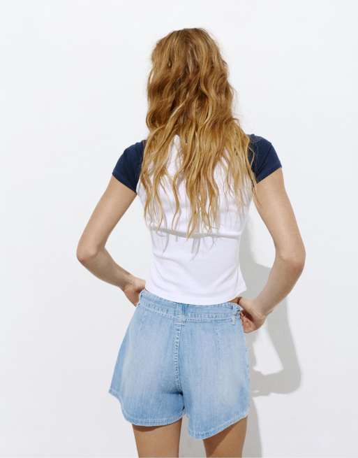 Pull&Bear - Pantaloncini di jeans blu pallido con pinces e cintura, 4 di 4