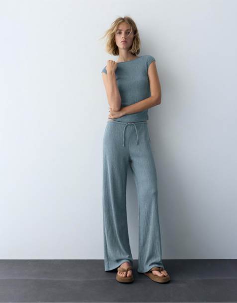 Pull&Bear - Pantaloni a fondo ampio in crêpe blu medio - view 1