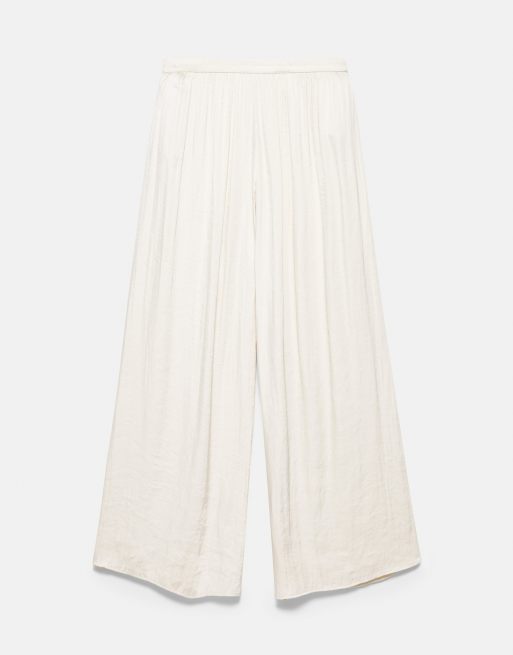Pull&Bear - Pantaloni a fondo ampio in raso beige, 5 di 7