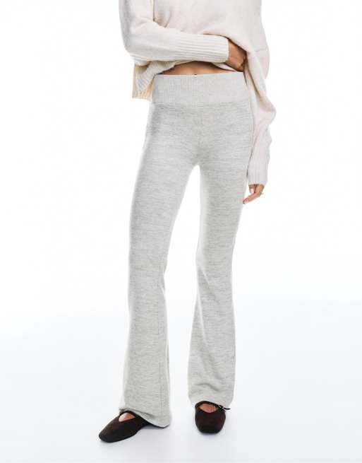 Pull&Bear - Pantaloni a zampa morbidi al tatto color mélange pallido