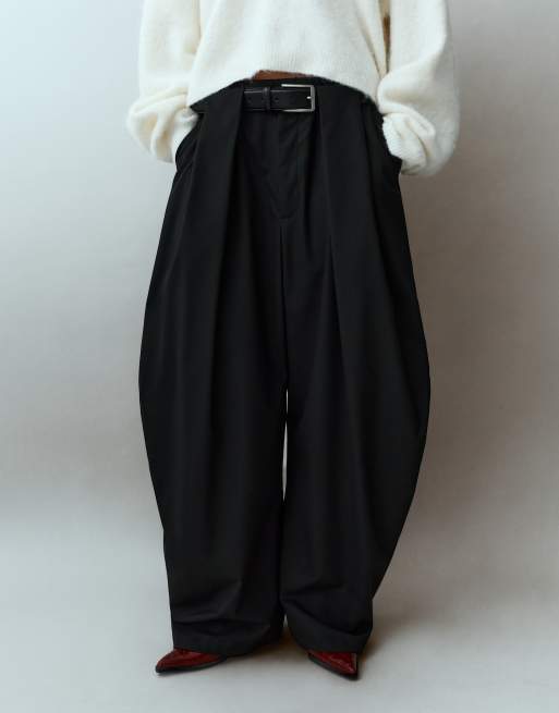Pull&Bear pantaloni barrel a vita alta con pieghe e cintura neri, 2 di 7