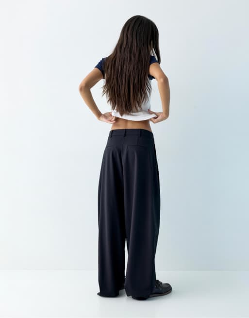 Pull&Bear - Pantaloni eleganti blu navy con incrocio in vita, 4 di 4