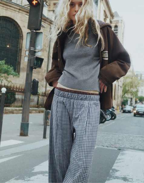 Pull&Bear pantaloni morbidi a quadri con vita a contrasto grigi - view 1