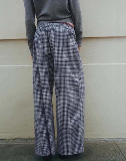 Pull&Bear pantaloni morbidi a quadri con vita a contrasto grigi, 3 di 5