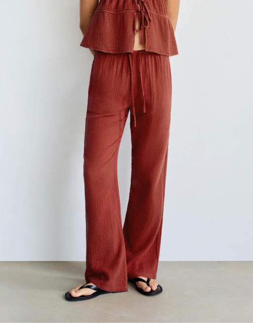 Pull&Bear - Pantaloni morbidi testurizzati color ruggine