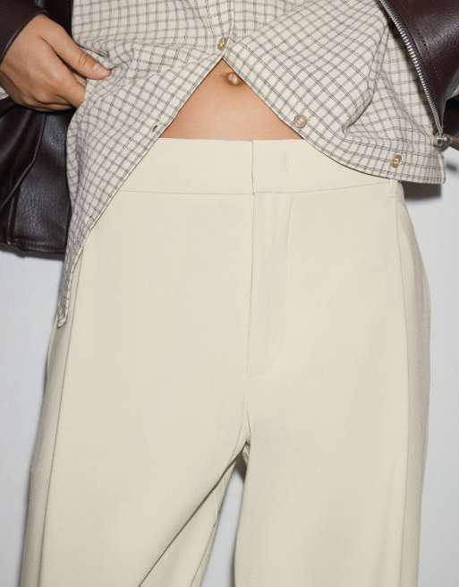 Pull&Bear - Pantaloni sartoriali con pinces color vaniglia, 3 di 6