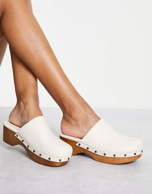 Pull&Bear – Pantoletten-Clogs in gebrochenem Weiß