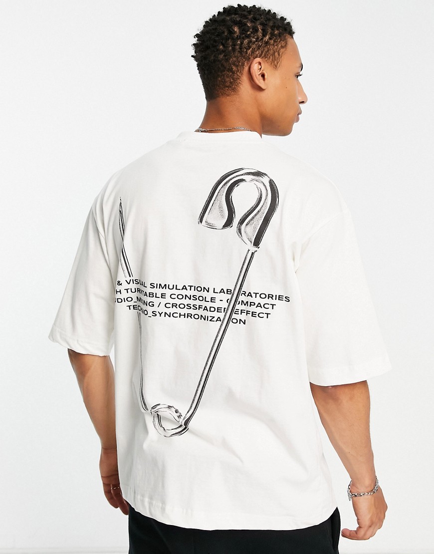 Pull & Bear paper clip back print t-shirt in white