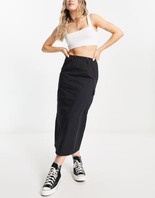 Pull & Bear Parachute Cargo Midaxi Skirt In Black With Toggle Detail