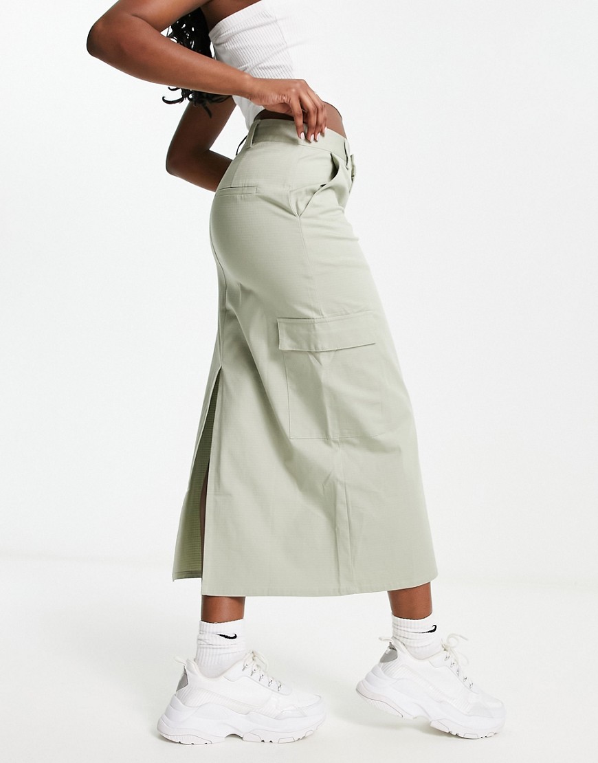 Pull & Bear parachute cargo midaxi skirt in khaki-Green