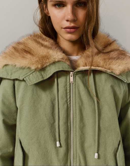 Pull&Bear parkas med fuskpälskrage i khaki, 3 av 7