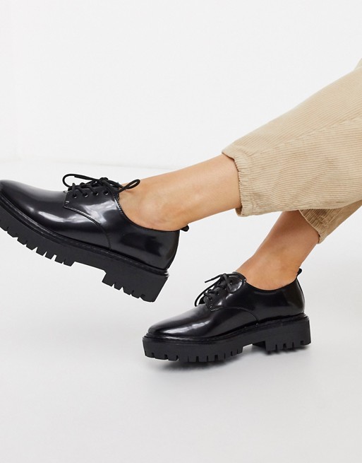 Pull&Bear patent lace up shoe in black