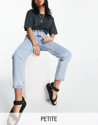 Pull & Bear Petite - Basic-Mom-Jeans in Hellblau mit hohem Bund