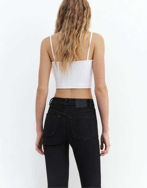 Pull&Bear Petite – Eng geschnittene Schlagjeans in Schwarz meliert, 3 von 4