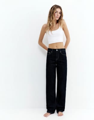 Pull & Bear Petite - Gerade geschnittene Jeans in Tintenblau mit mittelhohem Bund