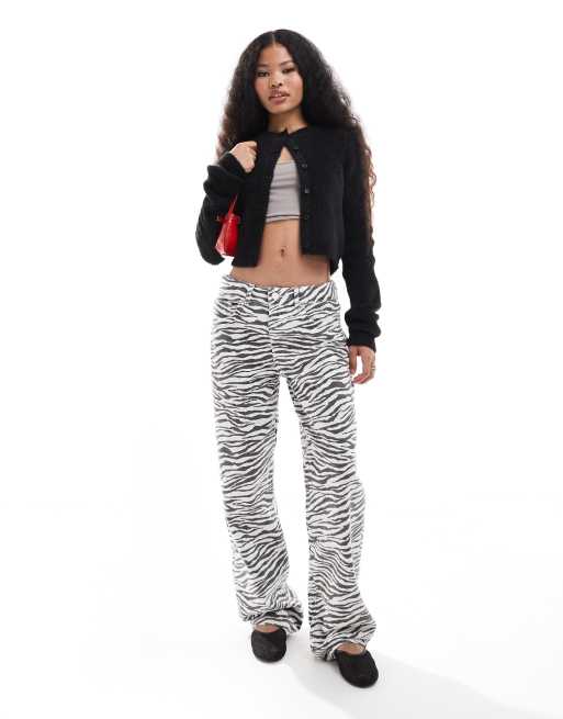 Pull&Bear Petite - Jeans med brede ben og zebraprint