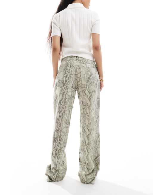 Pull&Bear Petite - Jeans met wijde pijpen in slangenprint, 2 van 5