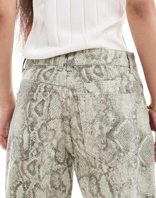 Pull&Bear Petite - Jeans met wijde pijpen in slangenprint, 4 van 5