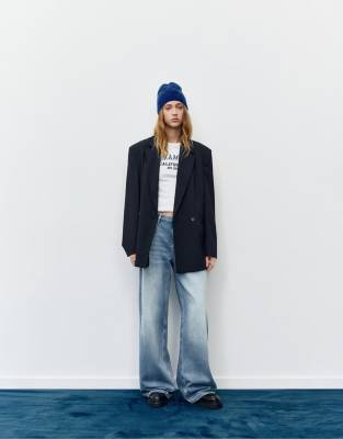 Pull & Bear Petite - Lockere Oversize-Jeans in Mittelblau
