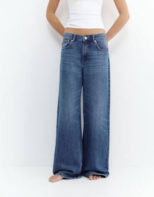 Pull & Bear Petite - Loose Fit-Jeans in Dunkelblau mit Oversize-Passform