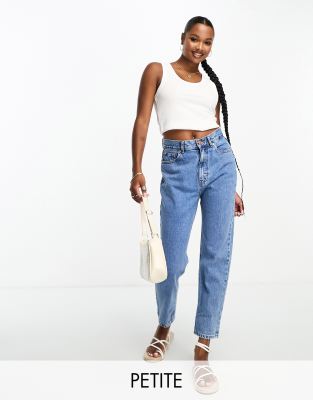 Pull & Bear Petite - Mom-Jeans in Mittelblau mit hohem Bund