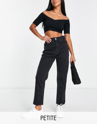 Pull & Bear Petite - Mom-Jeans in Schwarz mit hohem Bund