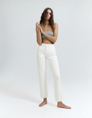 Pull & Bear Petite - Mom-Jeans in Weiß mit hohem Bund