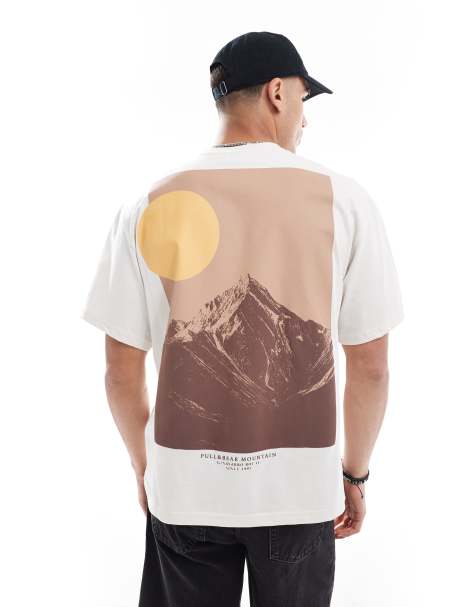 Pull&Bear – Piaskowy T-shirt z grafiką z motywem gór na plecach - view 1
