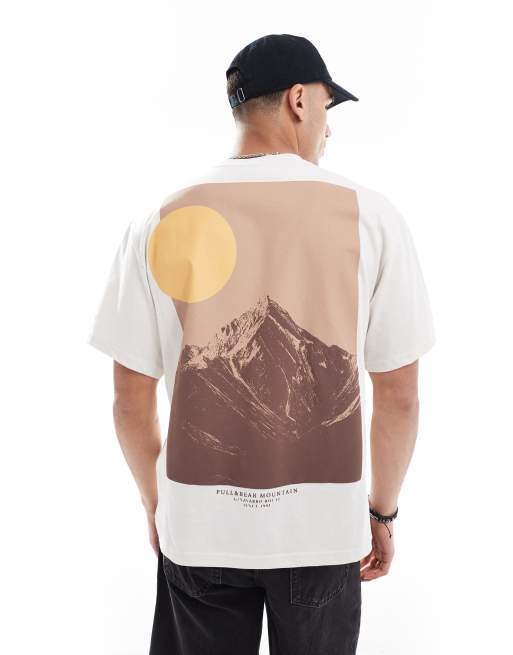 Pull&Bear – Piaskowy T-shirt z grafiką z motywem gór na plecach