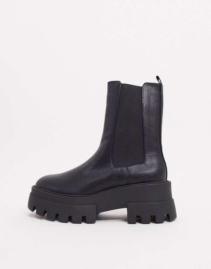 Pull & Bear platform chelsea boot with cleated sole in black