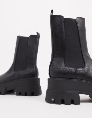 cleated platform pull on chelsea boots