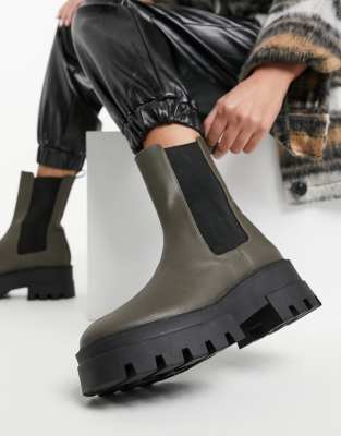 cleated platform pull on chelsea boots