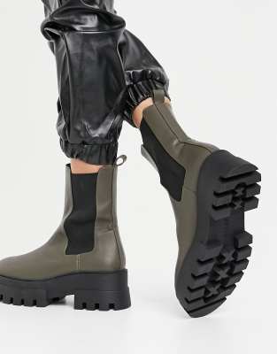 cleated platform pull on chelsea boots