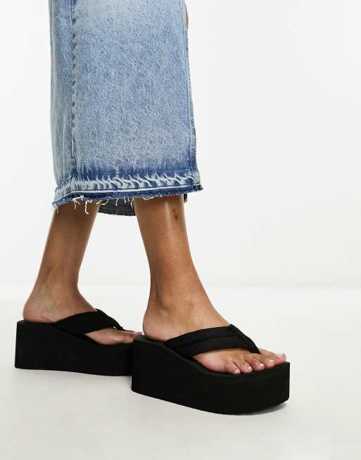 Pull and bear store flip flops