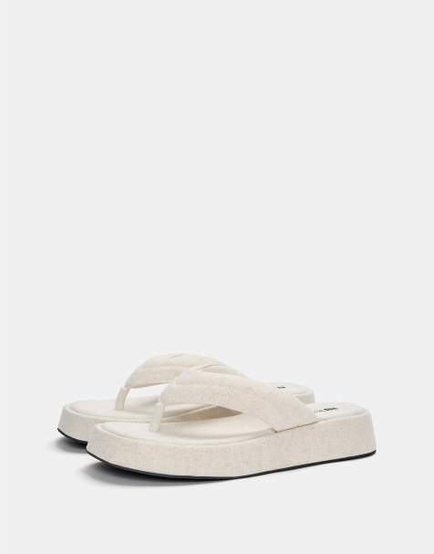 Pull&Bear - Platte sandalen van stof met dikke zool in ecru - view 1