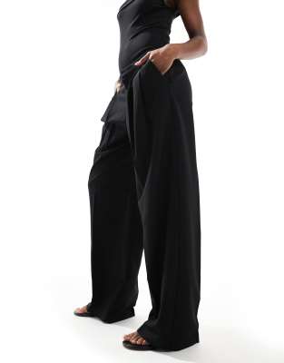 pleated wide leg tailored pants in black