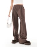 [Pull & Bear] Pull & Bear pleated wide leg tailored pants in brown 10 BROWN