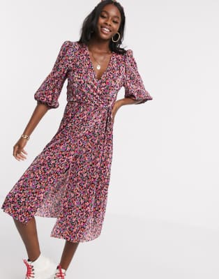 Pull\u0026Bear – Plissiertes Midikleid in Rosa geblümt mit Wickelfront | ASOS