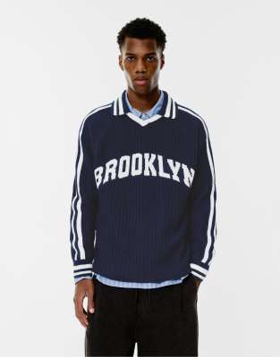 Pull & Bear - Polo en maille à motif Brooklyn - Bleu marine