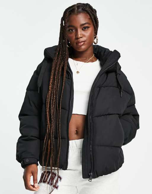Pull&Bear - Polstret oversized frakke i sort med hætte