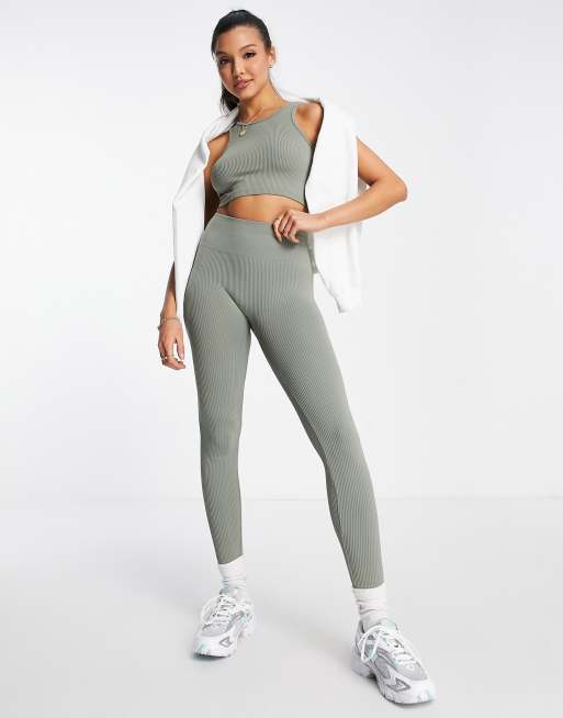 Pull&Bear – Prążkowane bezszwowe legginsy w kolorze khaki z podwyższonym stanem, część zestawu
