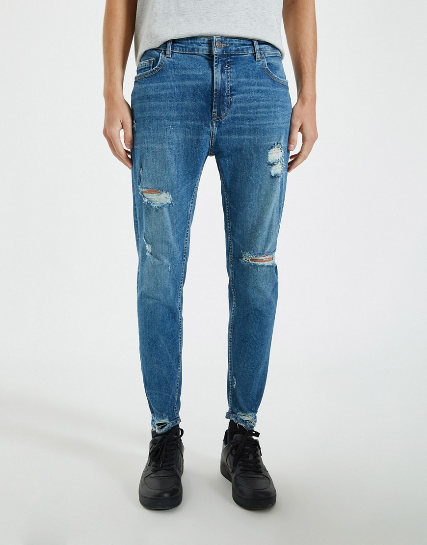 Pull & bear premium carrot fit jeans with rips in blue-Blues