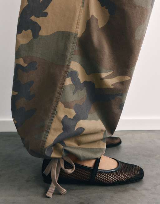 Pull&Bear Printede parachutebukser i camo, 3 af 7