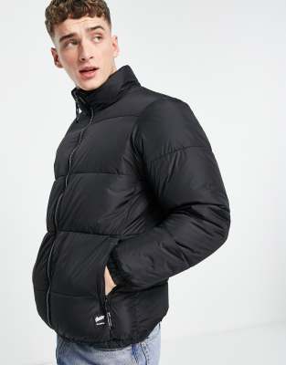 Black puffer jacket pull best sale and bear