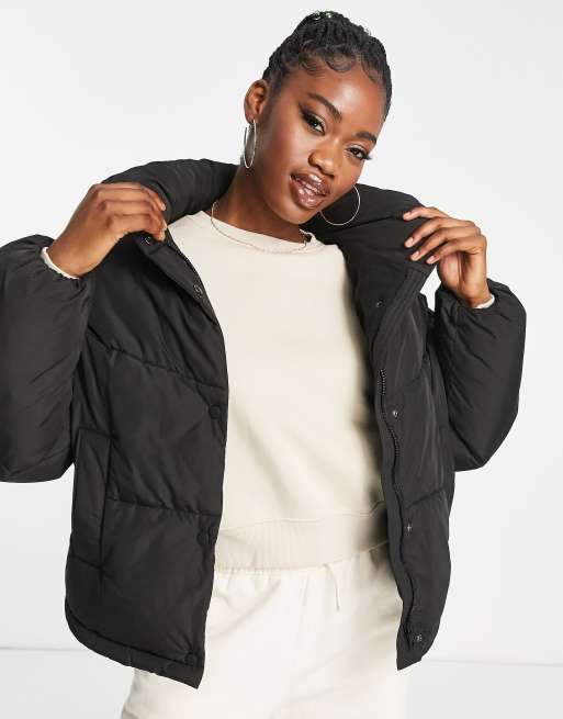 Black puffer jacket store pull and bear