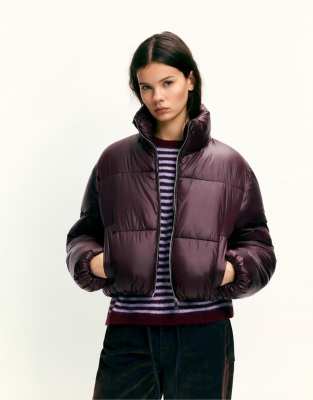 Pull & Bear - Pufferjacke in Burgunderrot mit schimmerndem Finish