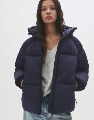 Pull & Bear - Pufferjacke in Marineblau mit Kapuze