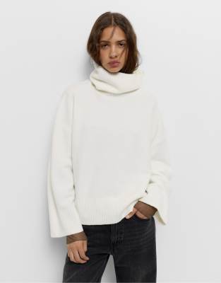 Pull & Bear - Pull à col montant en maille douce - Blanc cassé