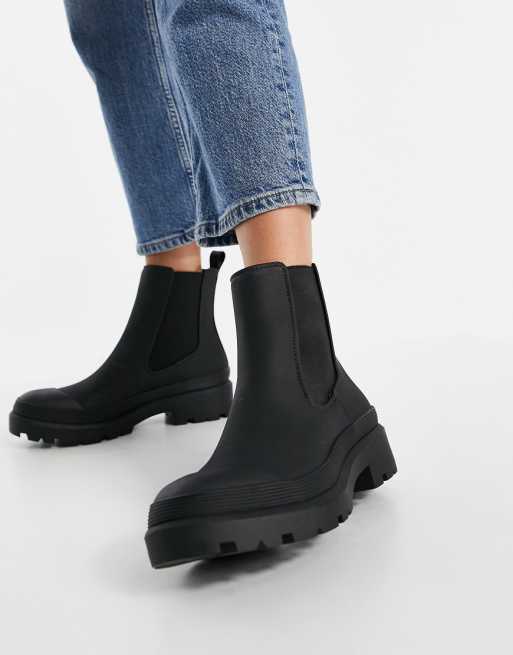 Pull&Bear pull on chelsea boot in black